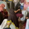 Keren! Pembatik Batang Supardi Setia dengan Batik Tulis Pewarna Alam yang Ramah Lingkungan!