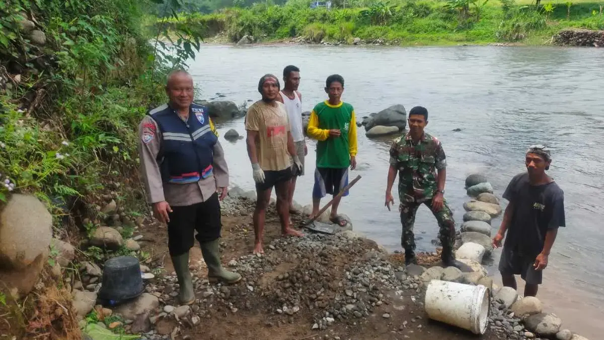 Mitigasi Bencana, TNI-Polri Karanganyar Sambangi Bantaran Sungai, Waspadai Bahaya Banjir Bandang