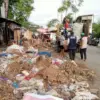 Pembersihan Eks Pasar Darurat Sorogenen Butuh Lebih dari 5 Hari Akibat Tumpukan Sampah!