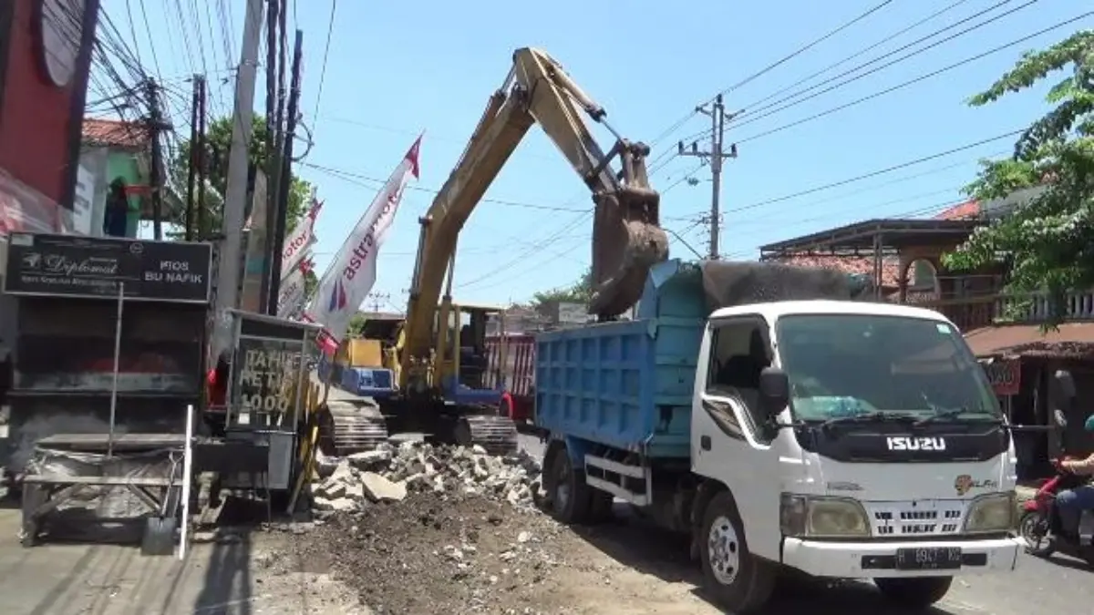 Proyek Pengecoran Jalan Pantura Kaliwungu Dimulai, Satlantas Berlakukan Kebijakan Satu Arah!