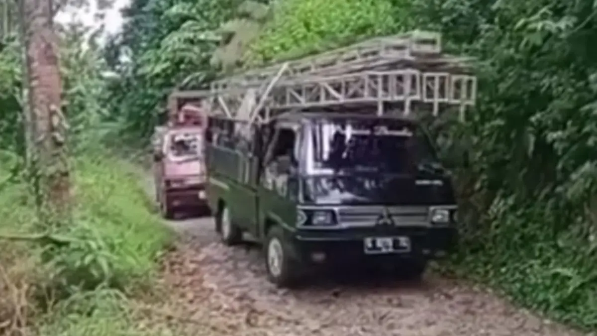 Puluhan Tahun Rusak Parah, Warga Keluhkan Akses Jalan Mendolo Layaknya Sungai Kering Berbatu!
