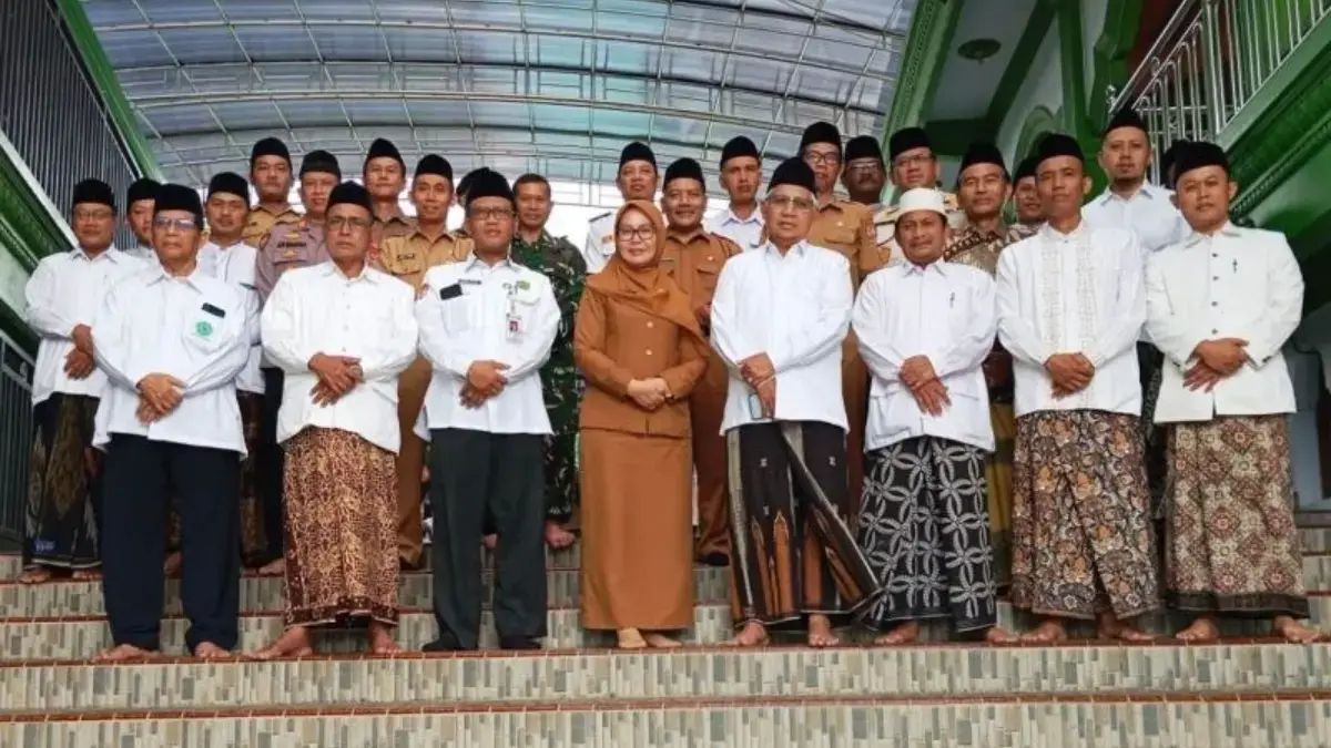 Rangkaian Hari Santri 2025, Pemkab dan PCNU Kendal Ziarah ke Makam Sunan Abinawa, Perkuat Ukhuwah