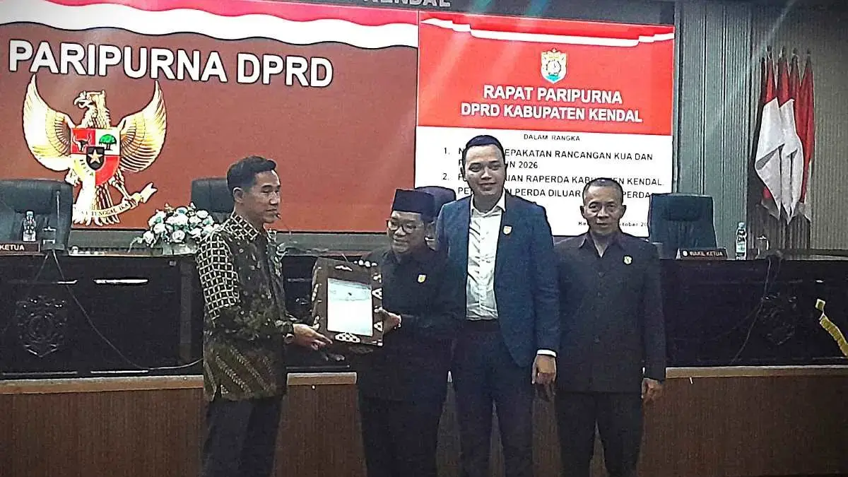 Rapat Paripurna Kendal Diskors Gara-gara Materi Raperda Tak Sinkron, Anggota Dewan Geram!