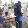 Rayakan Hari Santri, Santriwati MBS Putri Taruna Pekalongan Gelar Aksi \'Sharing is Caring\' di Alun-Alun