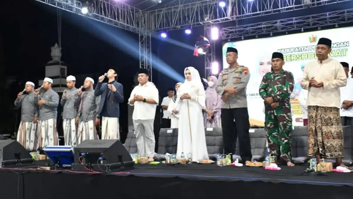 Ribuan Warga Banjiri Kajen Bersholawat, Bupati Ajak Doa Bersama untuk Keselamatan Bangsa!