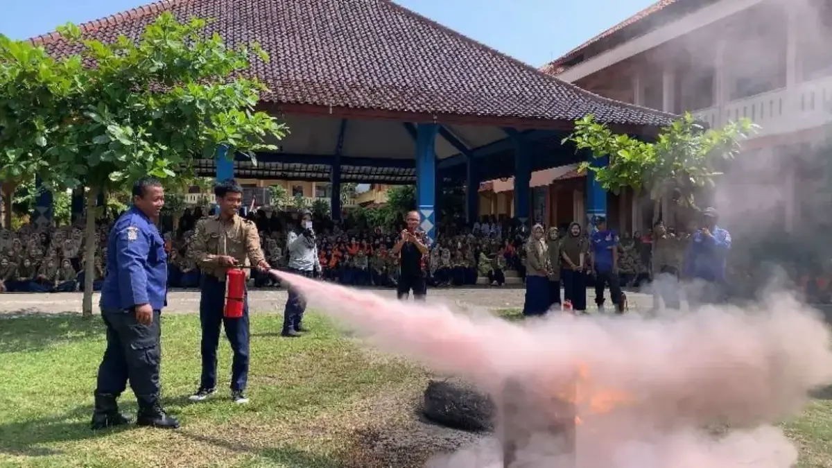 SMK Muga Weleri Gelar Simulasi Penanggulangan Bencana, Siswa dan Guru Dilatih Tanggap Darurat!
