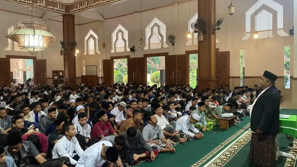 Satu Dekade Berjalan, Gerakan Semangat Subuh SMK Muhamka Bina Karakter Islami 1.500 Siswa!