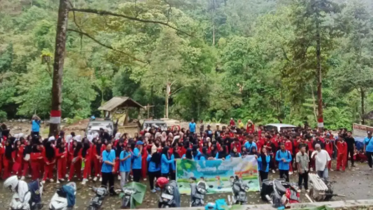 Siswa SMA Talun Pekalongan Praktik Sains di Situs Watu Purba Doro, Bedah Arkeologi dan Geologi