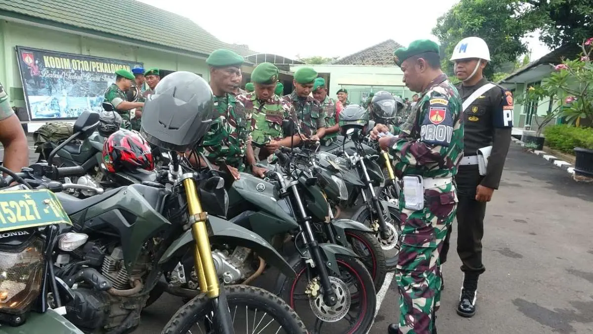 Subdenpom Pekalongan Bersihkan \"Rotator Liar\": Prajurit Kodim Diperiksa Langsung, Tegakkan Disiplin Lalin