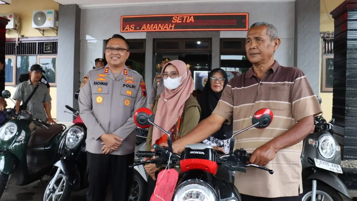Terekam CCTV, Pencuri Motor Guru SD di Pekalongan Dibekuk Polisi, Pelaku Ternyata Beraksi di 8 TKP Terekam CCTV, Pencuri Motor Guru SD di Pekalongan Dibekuk Polisi, Pelaku Ternyata Beraksi di 8 TKP