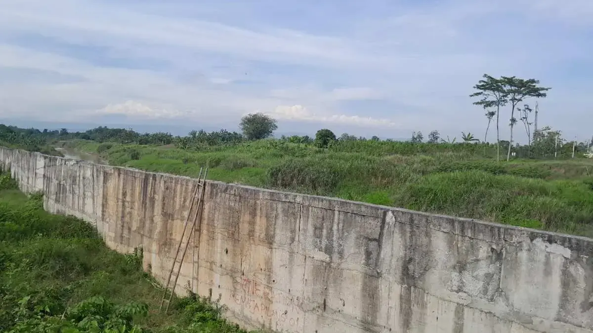 Warga Cemas Tanggul Kali Bodri Kendal Kritis, Audiensi ke DPRD Desak Perbaikan Fondasi Tanggul Warga Cemas Tanggul Kali Bodri Kendal Kritis, Audiensi ke DPRD Desak Perbaikan Fondasi Tanggul