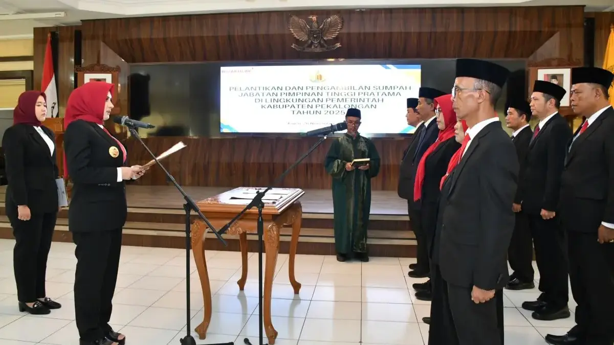 Bupati Fadia Lantik 9 Pejabat Eselon II Pekalongan, Tekankan Soliditas dan Loyalitas Tegak Lurus