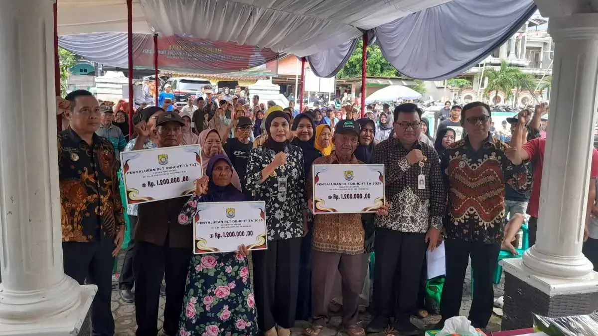 Bupati Tika Salurkan BLT DBHCHT di Ringinarum Kendal, 1.242 Buruh Tani Tembakau Terima Rp 1,2 Juta Bupati Tika Salurkan BLT DBHCHT di Ringinarum Kendal, 1.242 Buruh Tani Tembakau Terima Rp 1,2 Juta