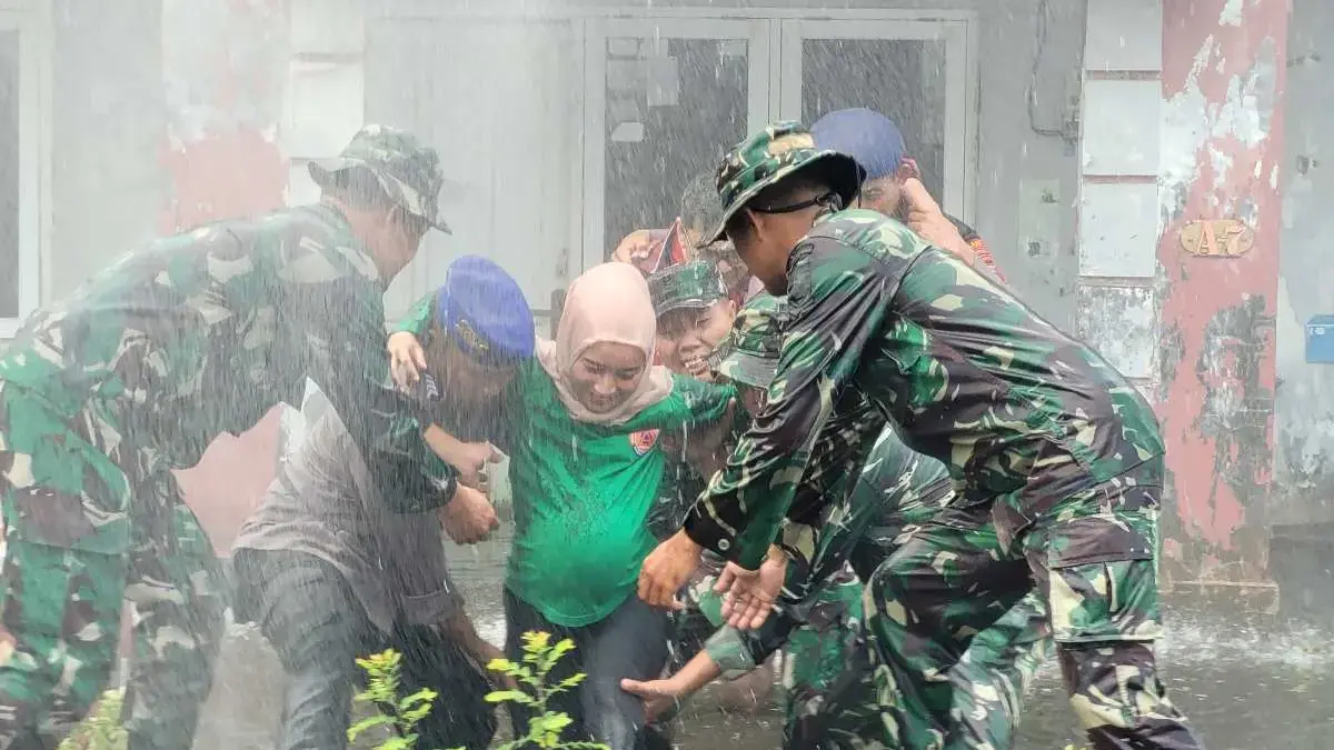 Cegah Dampak Banjir, Kodim dan Pemkot Pekalongan Gelar Simulasi Evakuasi dan Dapur Umum di Utara Kota Cegah Dampak Banjir, Kodim dan Pemkot Pekalongan Gelar Simulasi Evakuasi dan Dapur Umum di Utara Kota