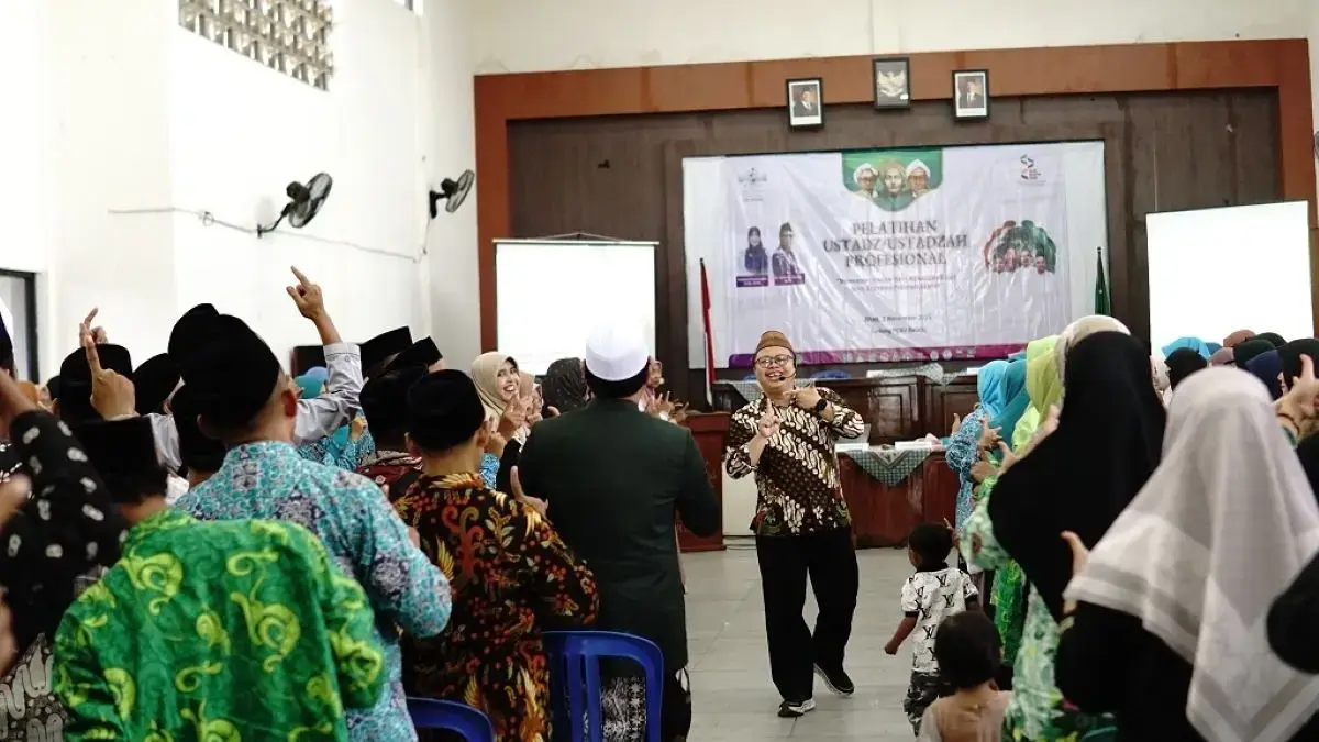 Cetak Pengajar Profesional, RMI NU Batang Hadirkan Psikolog untuk Latih Ustaz-Ustazah Santri Cetak Pengajar Profesional, RMI NU Batang Hadirkan Psikolog untuk Latih Ustaz-Ustazah Santri