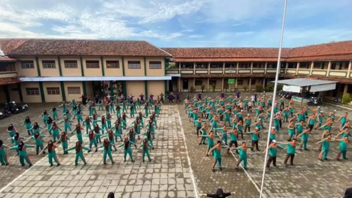 Ciptakan Lingkungan Berenergi, SMK Gondang Tanamkan Gaya Hidup Sehat Lewat Senam Pagi Rutin