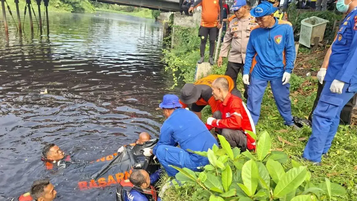 Diduga Tercebur ke Sungai Loji, Perempuan Warga Kandang Panjang Ditemukan Meninggal oleh Tim SAR Diduga Tercebur ke Sungai Loji, Perempuan Warga Kandang Panjang Ditemukan Meninggal oleh Tim SAR