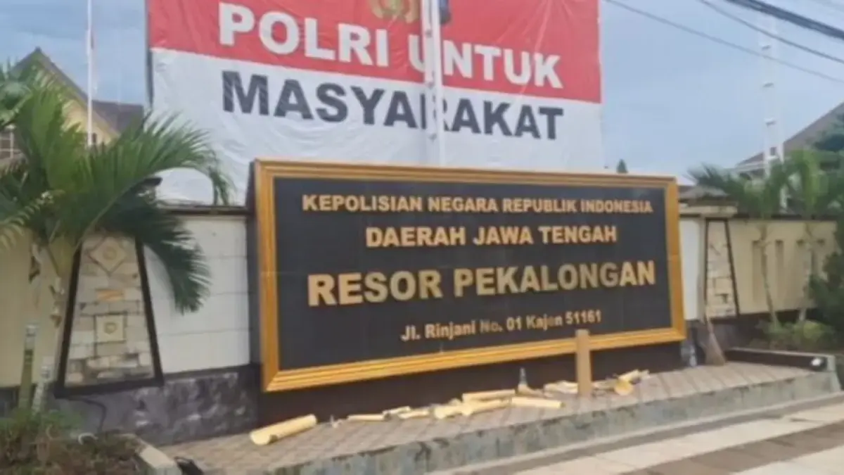 Dugaan Penyelewengan Bansos: Warga Notogiwang Datangi Polres Pekalongan, Tuntut Pelaku Dihukum
