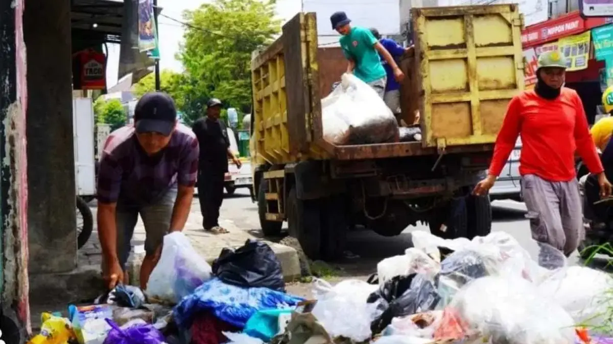 Edukasi Berhasil! Volume Sampah Harian ke TPA Degayu Pekalongan Turun 30 Ton Edukasi Berhasil! Volume Sampah Harian ke TPA Degayu Pekalongan Turun 30 Ton