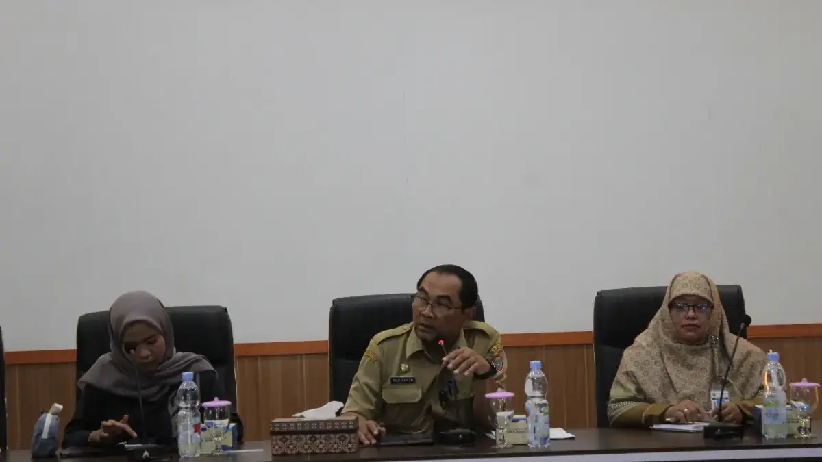 DLH Pastikan Pabrik Sarung Ternama Terbukti Cemari Sungai Sono DLH sebutvpencemaran limbah ke sungai sono merupakan perusahaan sarung.