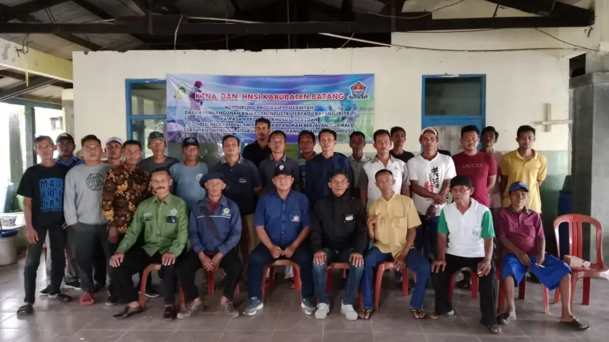 Sambangi Nelayan Celong, HNSI Batang Pastikan Aktivitas Melaut Tak Terganggu Kawasan Industri DPC HNSI Kabupaten Batang mengajak dialog masyarakat nelayan Celong.