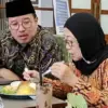 M Adityawarman bersama ibunda, Bu Tris