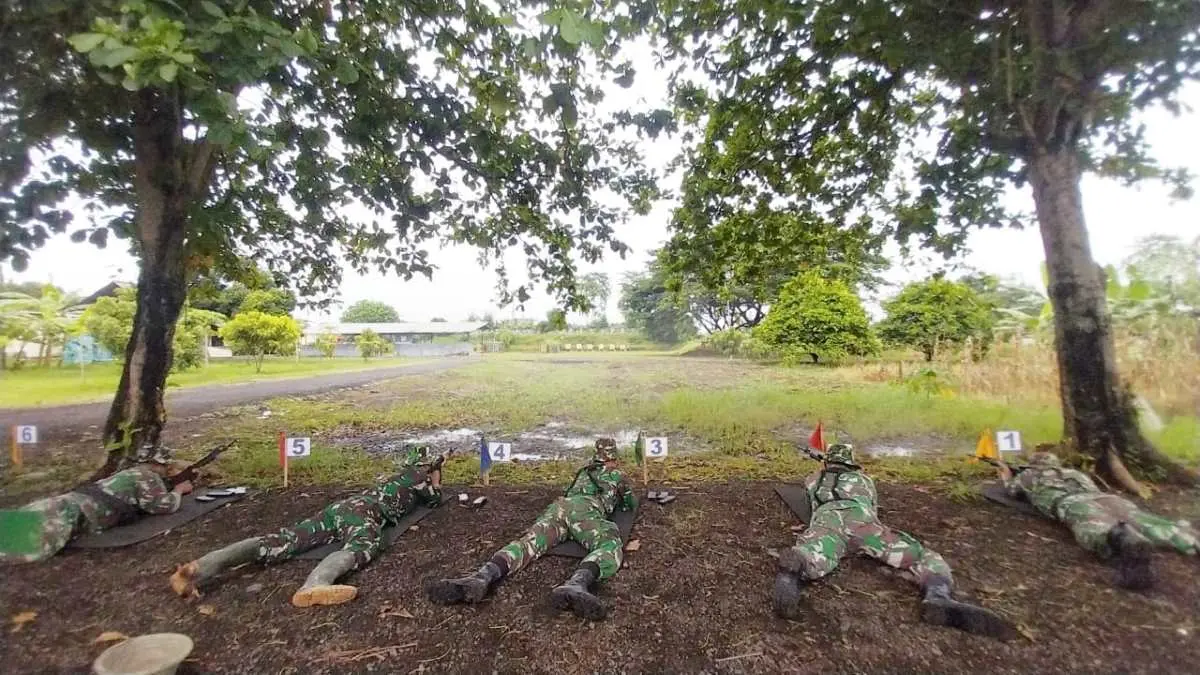 Pertajam Kemampuan Prajurit, Kodim 0710 Pekalongan Gelar Latihan Menembak Senjata Ringan dan Pistol