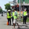 Satlantas Pekalongan Bagikan Rompi Keselamatan ke Supeltas Guna Tingkatkan Visibilitas di Jalan Raya