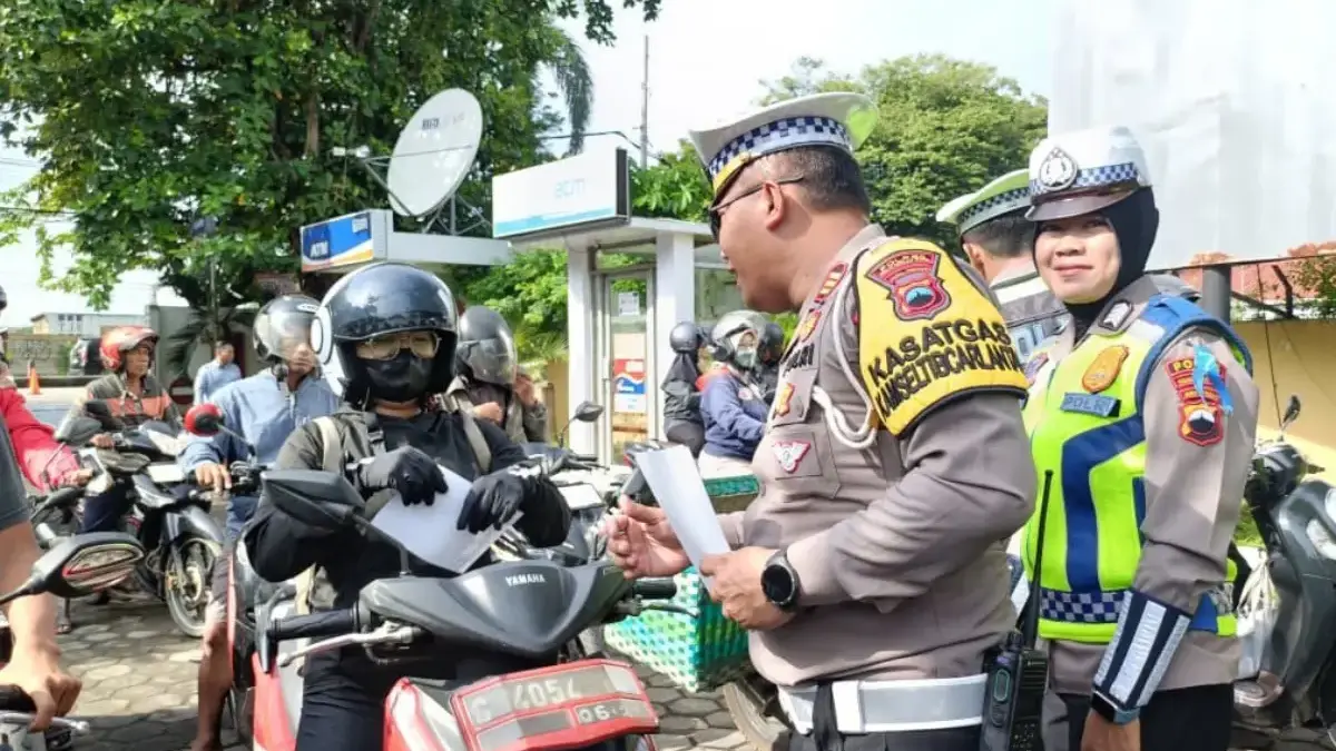 Satlantas Pekalongan Sosialisasi \"Fatal Five\" di Operasi Zebra Candi, Tekankan Disiplin dan Keselamatan