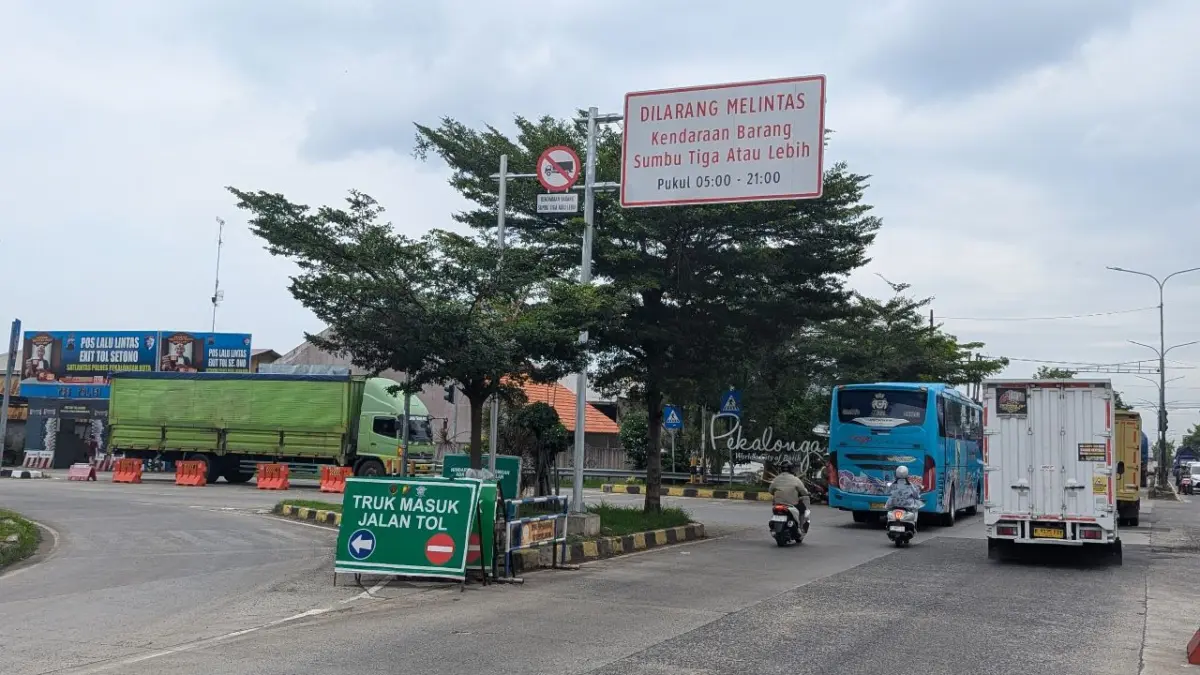 Rambu pembatasan melintas truk Sumbu 3
