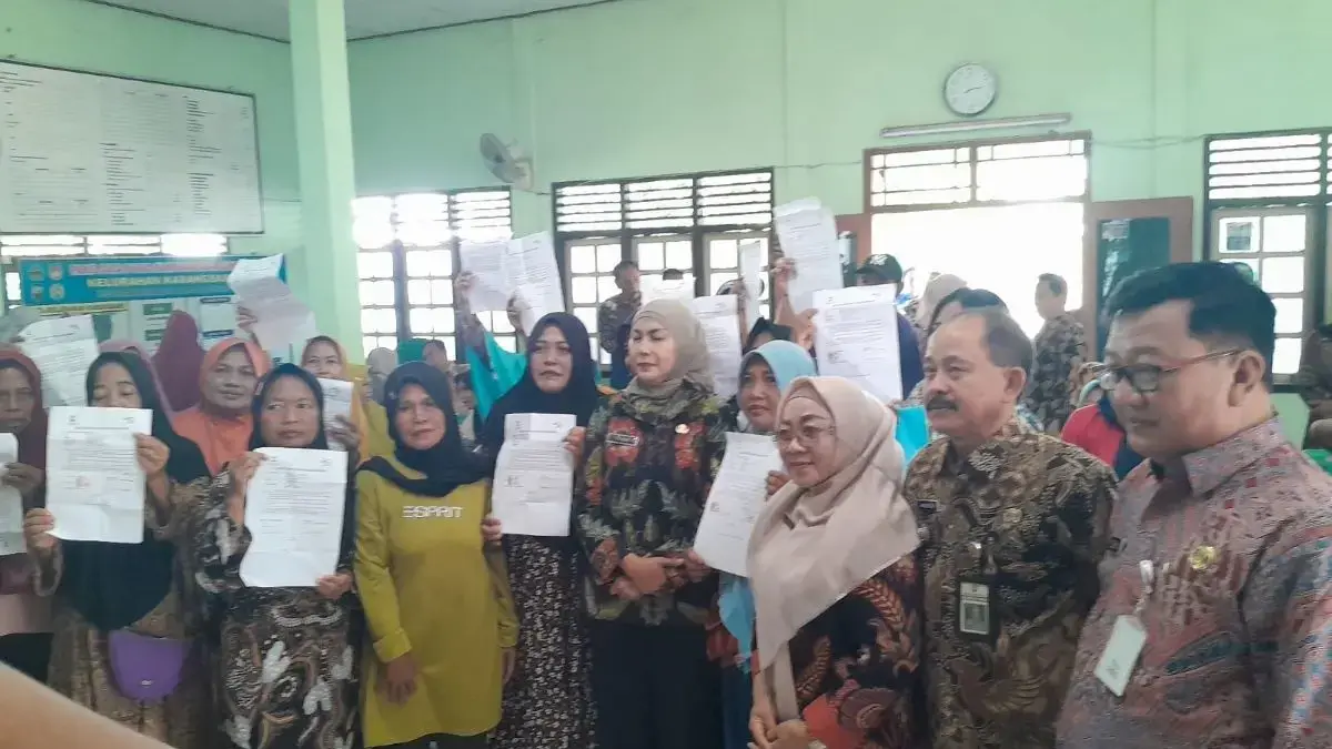 Teladan! Setelah 13 Tahun Terima PKH, Kismi Warga Kendal Ajukan Graduasi Mandiri, Dapat Apresiasi Bupati Teladan! Setelah 13 Tahun Terima PKH, Kismi Warga Kendal Ajukan Graduasi Mandiri, Dapat Apresiasi Bupati