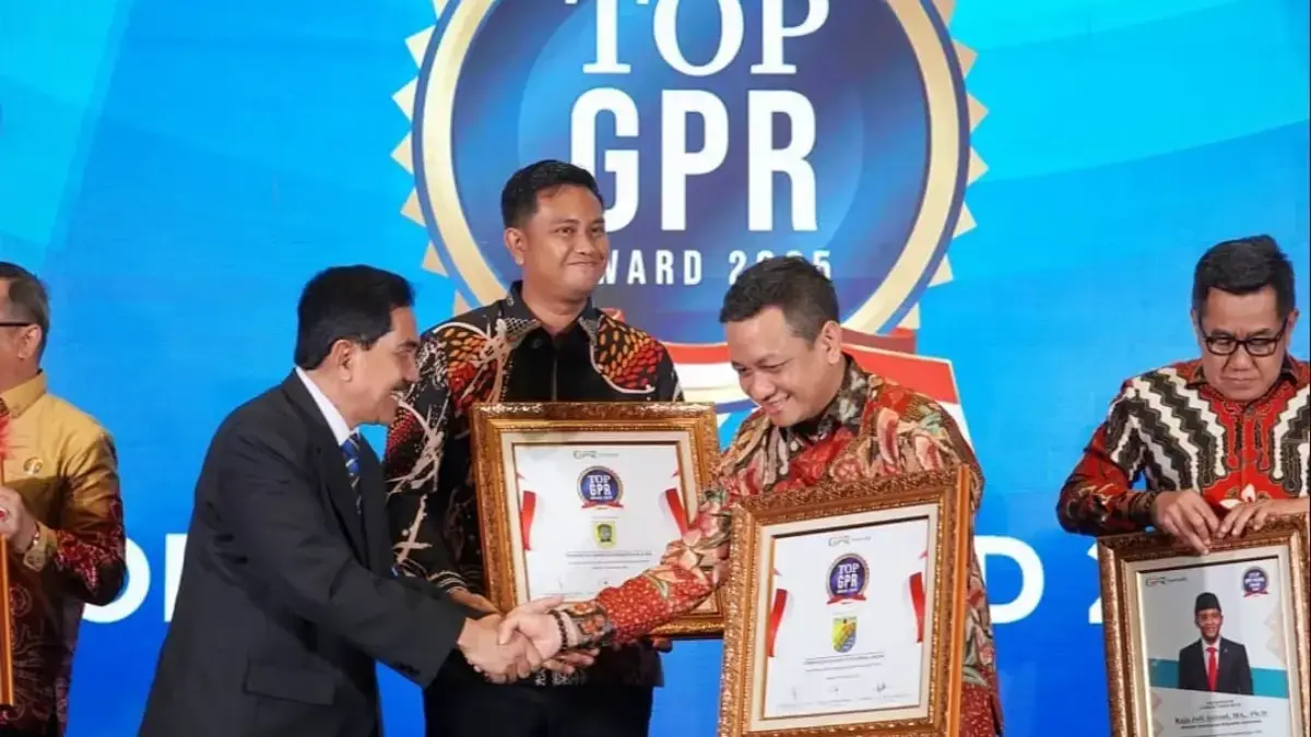 Wali Kota Aaf Pekalongan Raih Top GPR Award 2025, Bukti Kehumasan Pemkot Inovatif di Era Digital Wali Kota Aaf Pekalongan Raih Top GPR Award 2025, Bukti Kehumasan Pemkot Inovatif di Era Digital