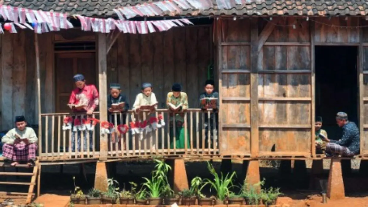 Kalender Jawa Tanggal 29 November 2025 Terungkap! Rezeki, Hubungan, Hingga Keberuntungan Weton Sabtu Kliwon! kalender jawa tanggal 29 november 2025