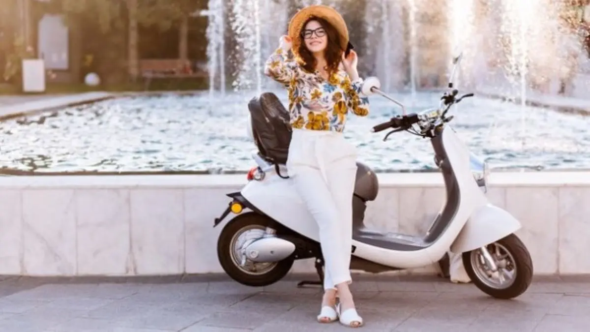 7 Pilihan Motor Listrik Terbaik yang Wajib Kamu Pertimbangkan! Lengkap Dengan Harga, Fitur, Spesifikasi! pilihan motor listrik