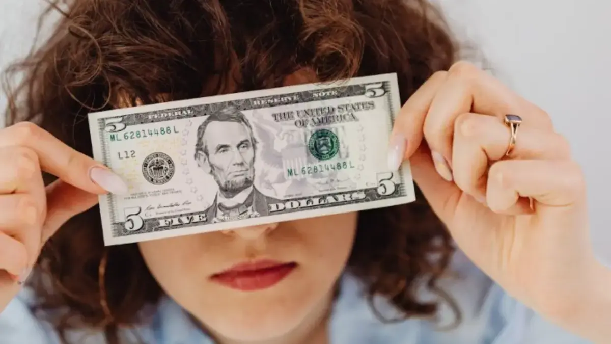 Ramalan Keuangan Zodiak Kamis 28 November 2025