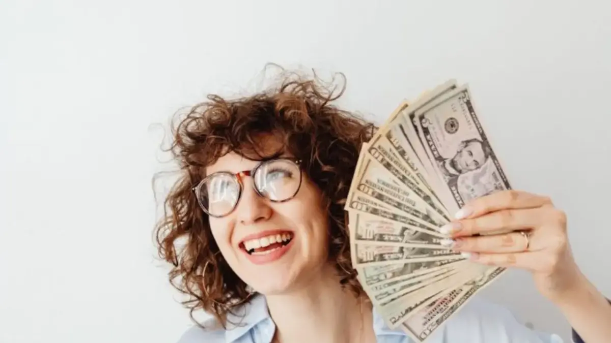 Ramalan Keuangan Zodiak Besok 28 November 2025