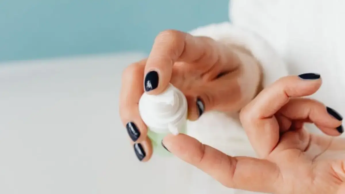 5 Rekomendasi Sunscreen untuk Mencegah Tanda Penuaan, Nggak Bikin Kulit Kusam Sunscreen untuk Mencegah Tanda Penuaan