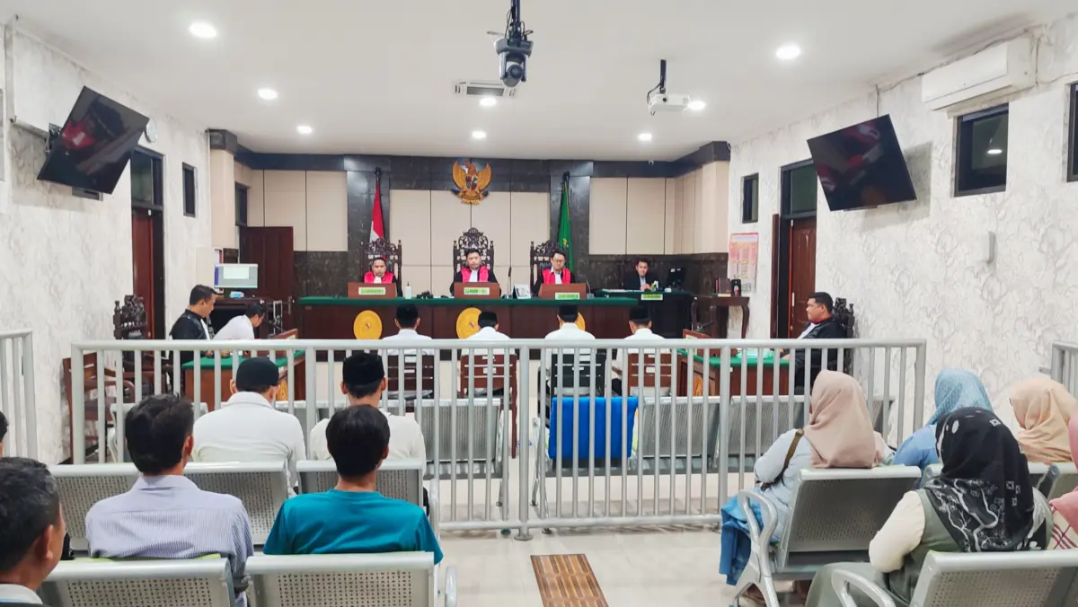 Pembacaan putusan oleh hakim ketua PN Batang.