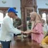 23 Hari Hilang, Bupati Faiz Serahkan Santunan & Doa Bersama untuk 14 ABK KM Rizky Mina 3