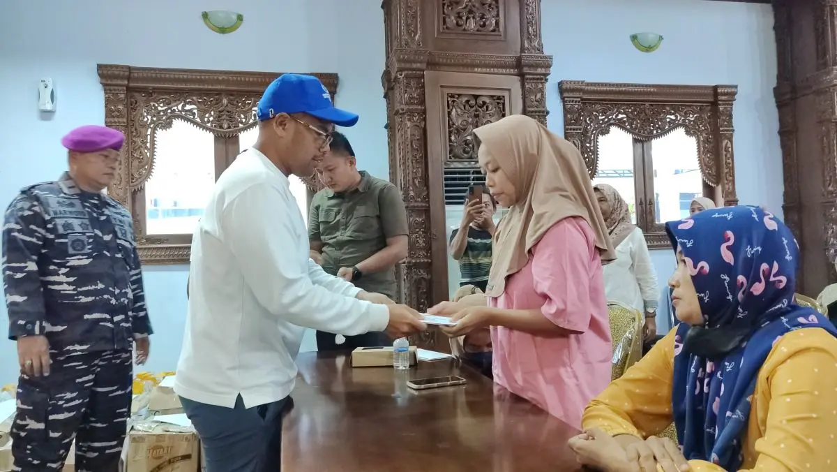 23 Hari Hilang, Bupati Faiz Serahkan Santunan & Doa Bersama untuk 14 ABK KM Rizky Mina 3
