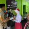 BAZNAS Kota Pekalongan Salurkan Beasiswa Rp47,4 Juta