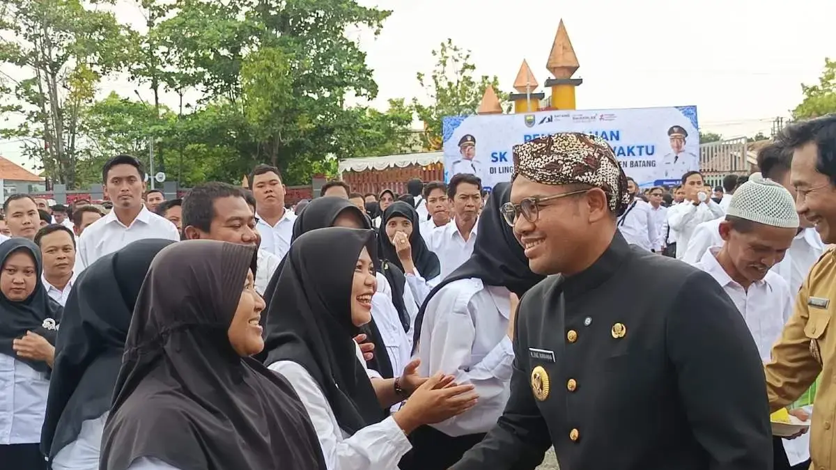 Bupati Faiz Serahkan SK 2.818 PPPK Paruh Waktu Batang, Ada Peluang Naik Status Jadi Penuh Waktu Bupati Faiz Serahkan SK 2.818 PPPK Paruh Waktu Batang, Ada Peluang Naik Status Jadi Penuh Waktu