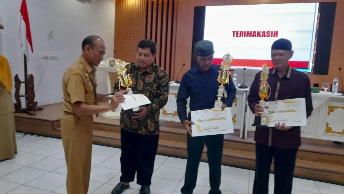 Cegah Permukiman Kumuh Lewat Sampah, Empat BKM Kendal Raih BKM Award 2025 dari Disperkim Cegah Permukiman Kumuh Lewat Sampah, Empat BKM Kendal Raih BKM Award 2025 dari Disperkim