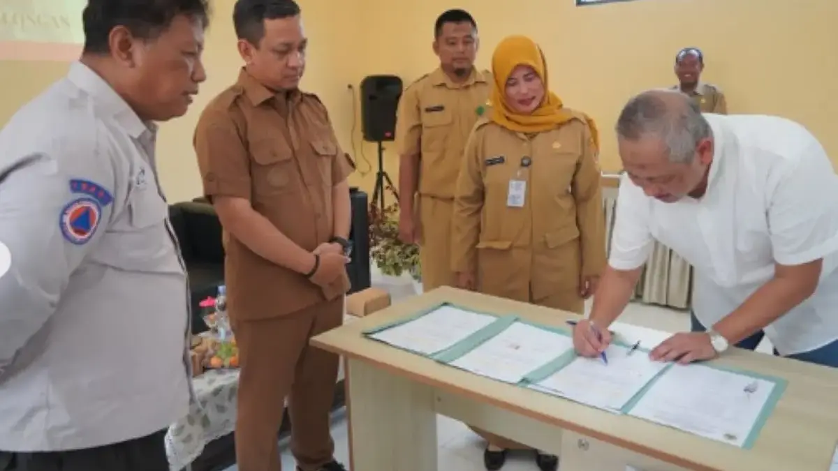 Dukung Pendidikan Vokasi, Wali Kota Aaf Apresiasi PT Deka Sari Perkasa Salurkan Mebeler ke SMKN 2 Pekalongan