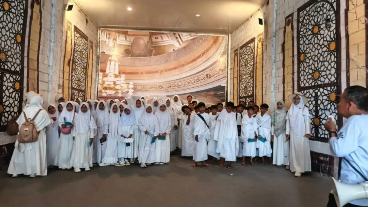 Edukasi Sejak Dini, 66 Siswa MI Muhammadiyah Pagersari Kendal Ikuti Manasik Haji di Fatimah Azzahra Semarang
