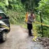 Jalur Doro-Petungkriyono Rawan Longsor dan Licin, Polisi Pasang Garis Peringatan di Bibir Jurang