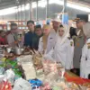 Jelang Nataru, Bupati Fadia dan Wabup Pantau Pasar Pekalongan, Cabai Meroket Dua Kali Lipat
