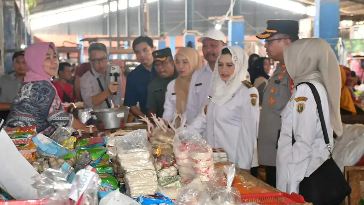 Jelang Nataru, Bupati Fadia dan Wabup Pantau Pasar Pekalongan, Cabai Meroket Dua Kali Lipat Jelang Nataru, Bupati Fadia dan Wabup Pantau Pasar Pekalongan, Cabai Meroket Dua Kali Lipat