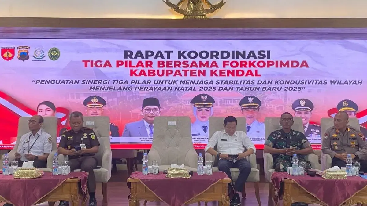 Jelang Nataru, Forkopimda Kendal Petakan Kerawanan Bencana dan Kamtibmas Lewat Rapat Tiga Pilar Jelang Nataru, Forkopimda Kendal Petakan Kerawanan Bencana dan Kamtibmas Lewat Rapat Tiga Pilar