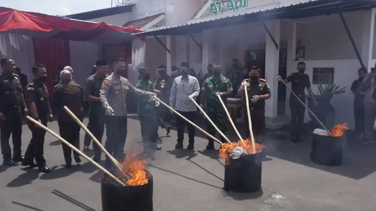 Kejari Batang Musnahkan 90 Gram Sabu, 990 Gram Ganja, dan Ribuan Obat Terlarang Perkara 2024–2025